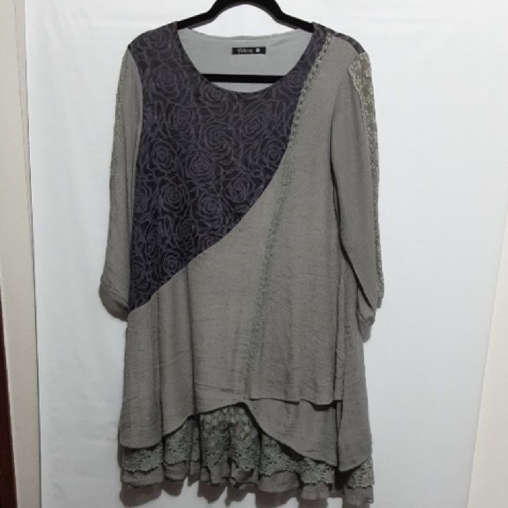 ADORN Gray Floral Lace Lagenlook Fairy Tunic‎